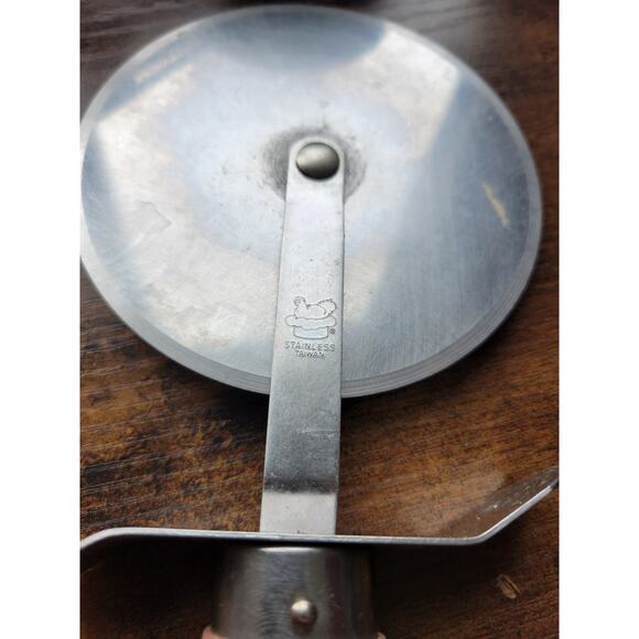 The Pampered Chef #1301 - Large 4" Pizza Cutter/Wheel, Slicer w/Wood Handle - Picture 3 of 9